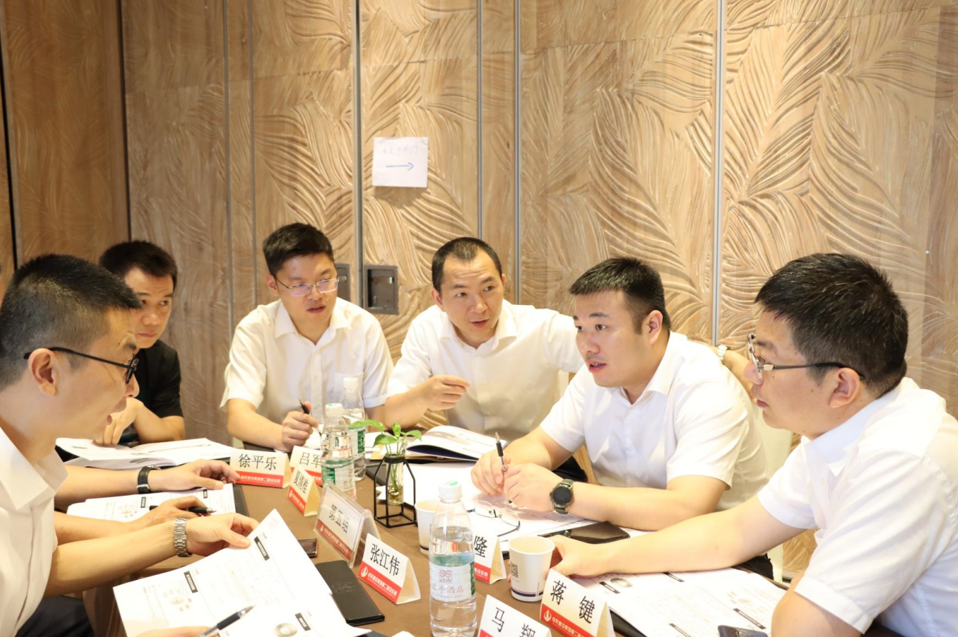 2021年6月25日-26日，Ebpay二建组织开展了2021年中高层主管执行力培训。本次培训特邀清华、北大、上海交大总裁班讲师，中国企业家协会特聘高级讲师许晋老师进行授课。